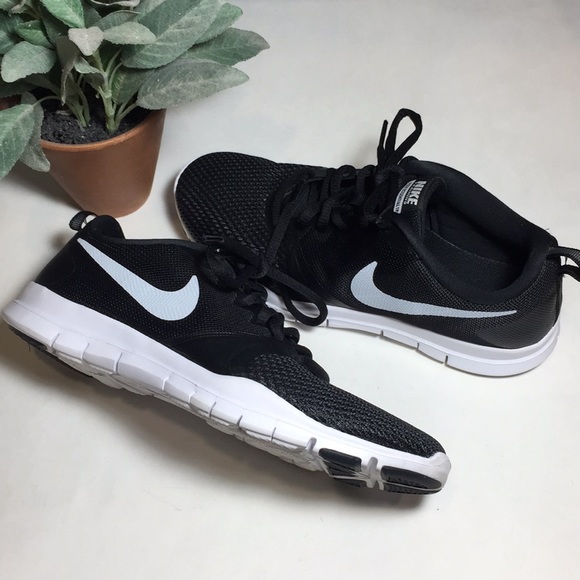 nike flex essential cross training shoes